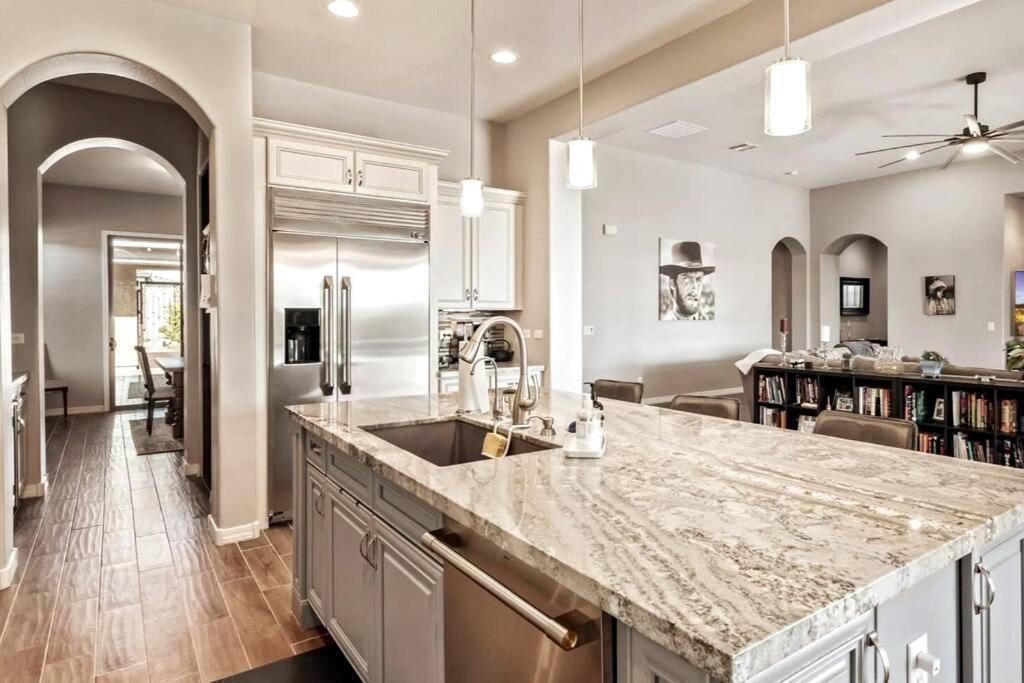 Phoenix Home With Heated Pool, Desert Views & Hot Tub Anthem 외부 사진